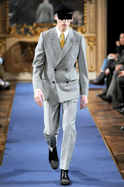 Look 19